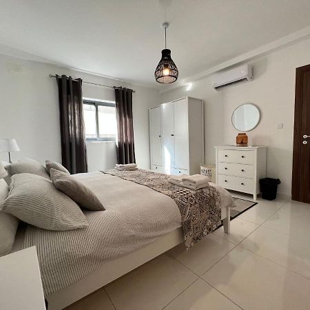 Brand New Apartment 2 Mins From Seafront 圣保罗湾城 外观 照片