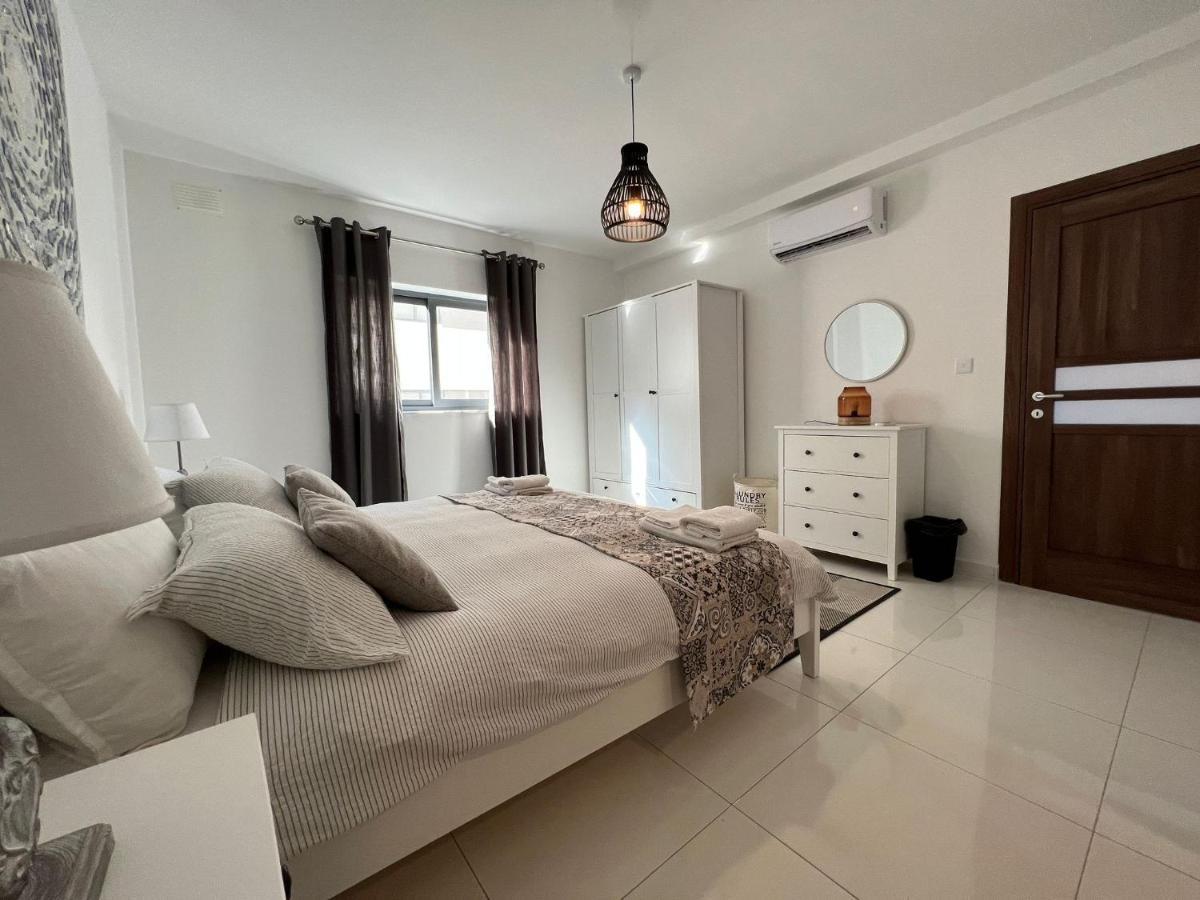 Brand New Apartment 2 Mins From Seafront 圣保罗湾城 外观 照片