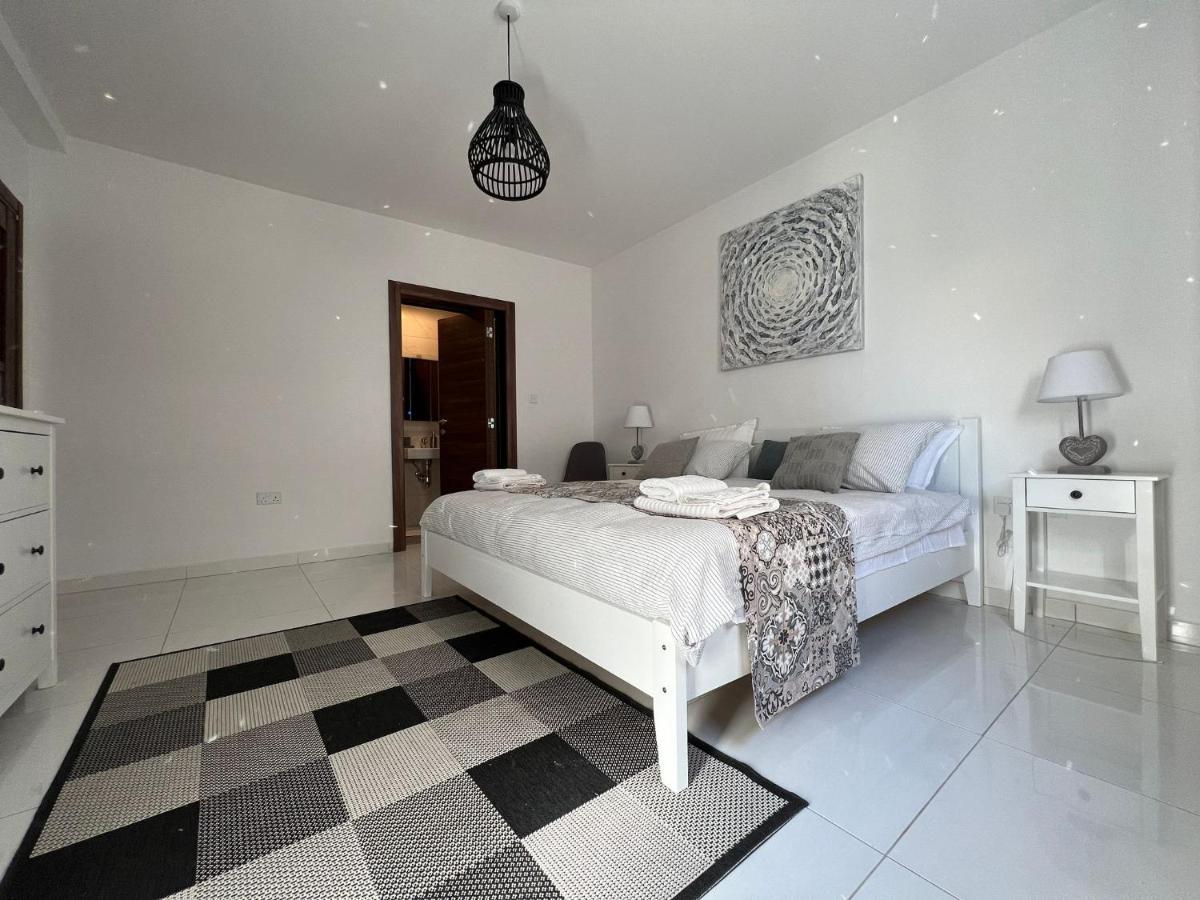 Brand New Apartment 2 Mins From Seafront 圣保罗湾城 外观 照片
